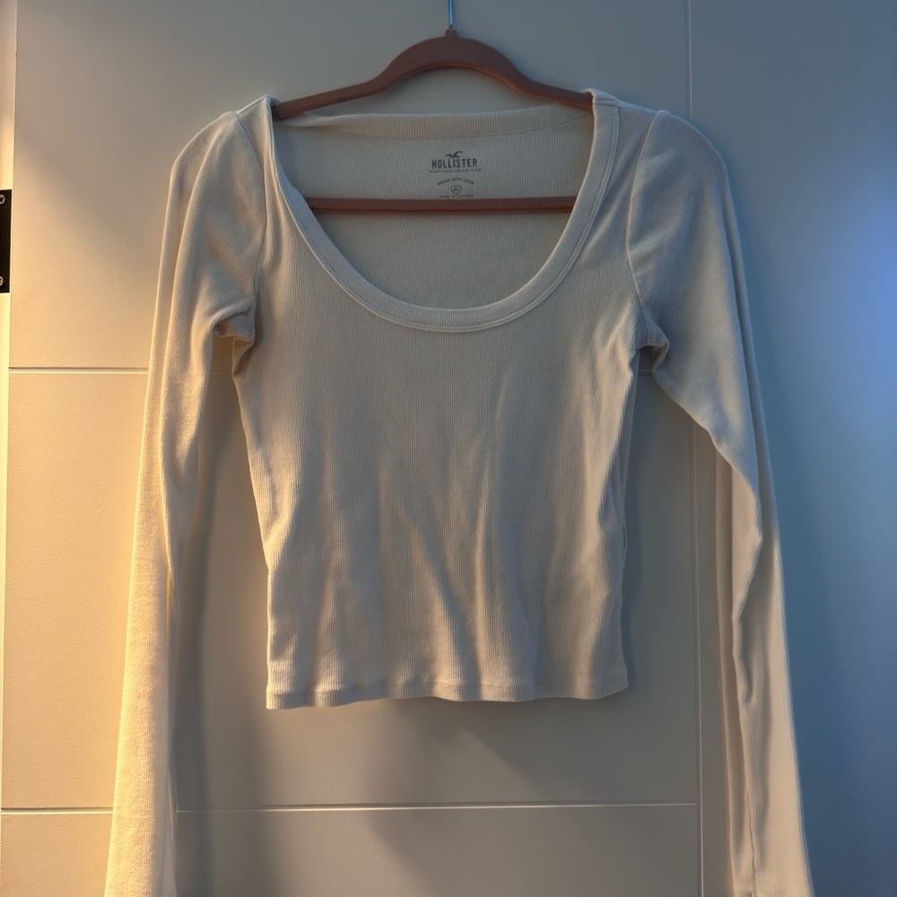 Hollister Women's white Long Sleeve Top